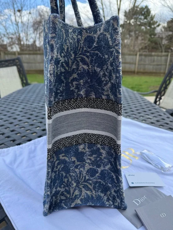 💯 Dior Brocart Motif Book Tote Bag - Picture 9 of 16